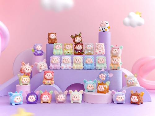 SLLO - Flygande Gris - Display med 24 Mini Figurer 5cm - Mysteriebok Art Toys