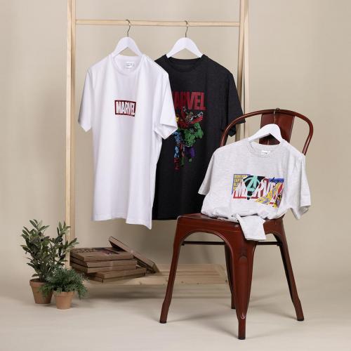 MARVEL - T-shirt i bomull - 4 karaktärer - Storlek L Cerda