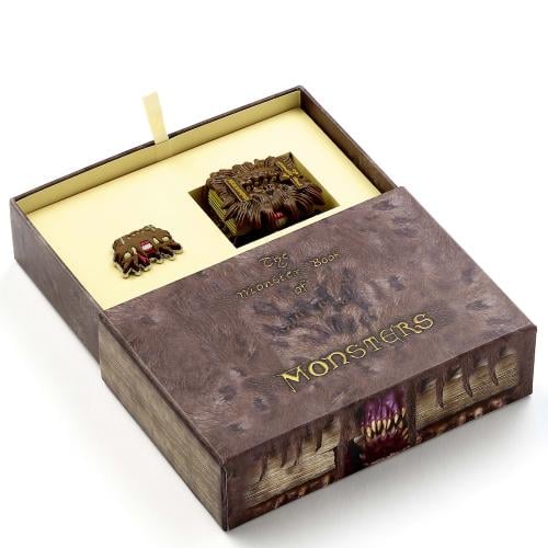 HARRY POTTER - Gåvoset Monster Book - Nyckelring & Pin Badges Carat