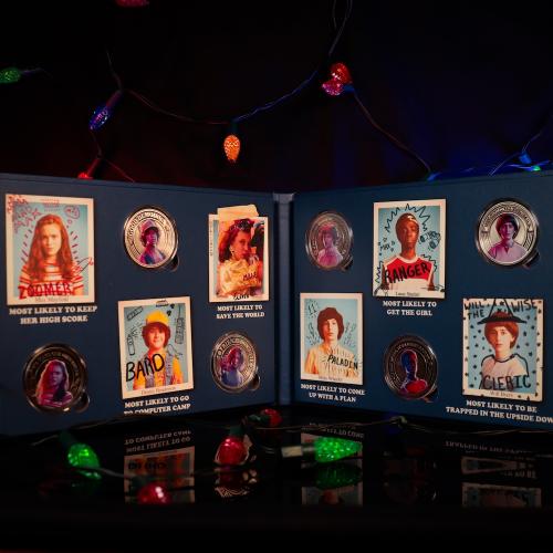 STRANGER THINGS - Årsbok - Album med 6 samlarmynt Fanattik